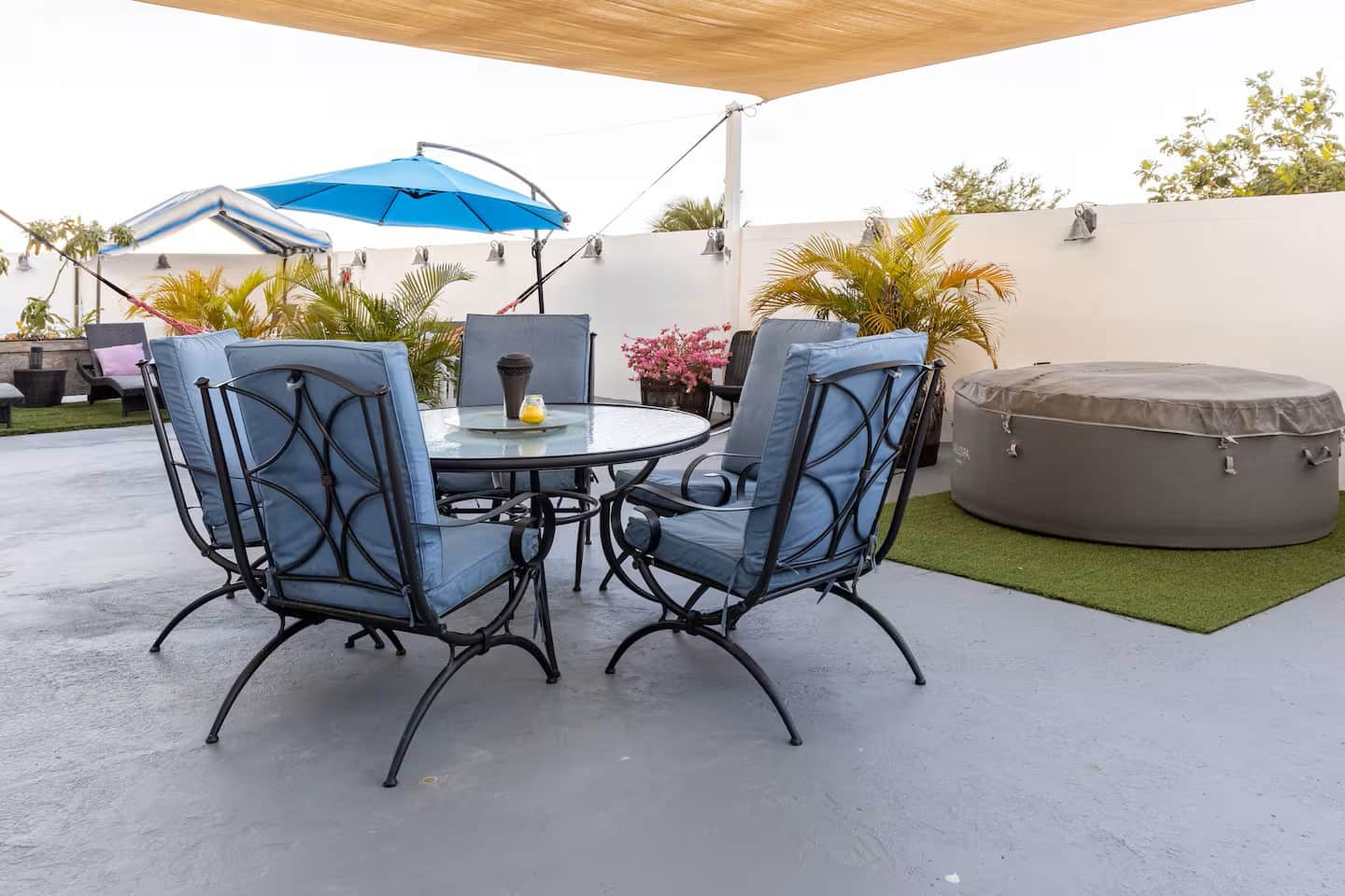 Oasis Wave — poolside terrace
